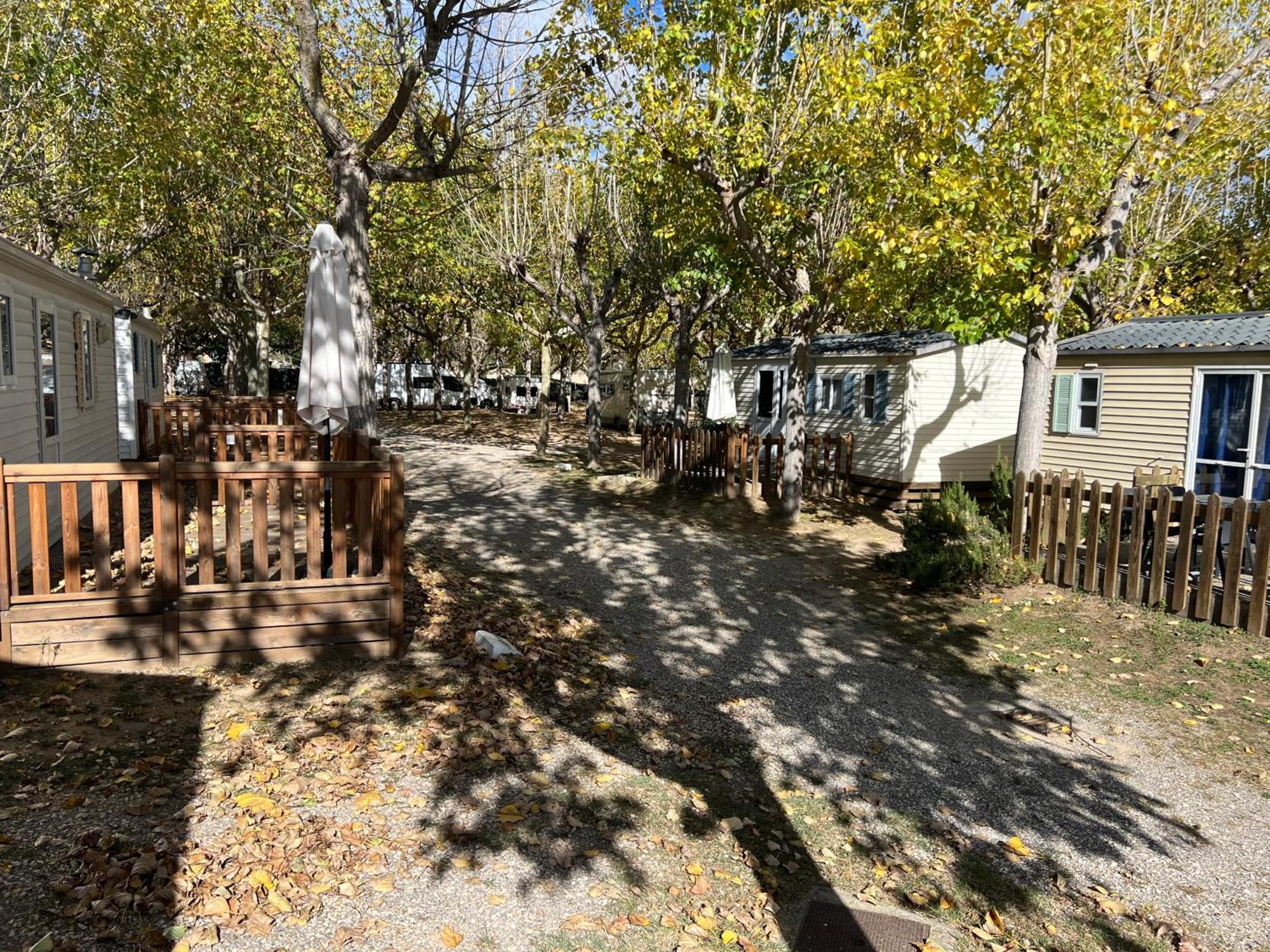 Camping Bungalow El Llac De Banyoles Porqueres 외부 사진