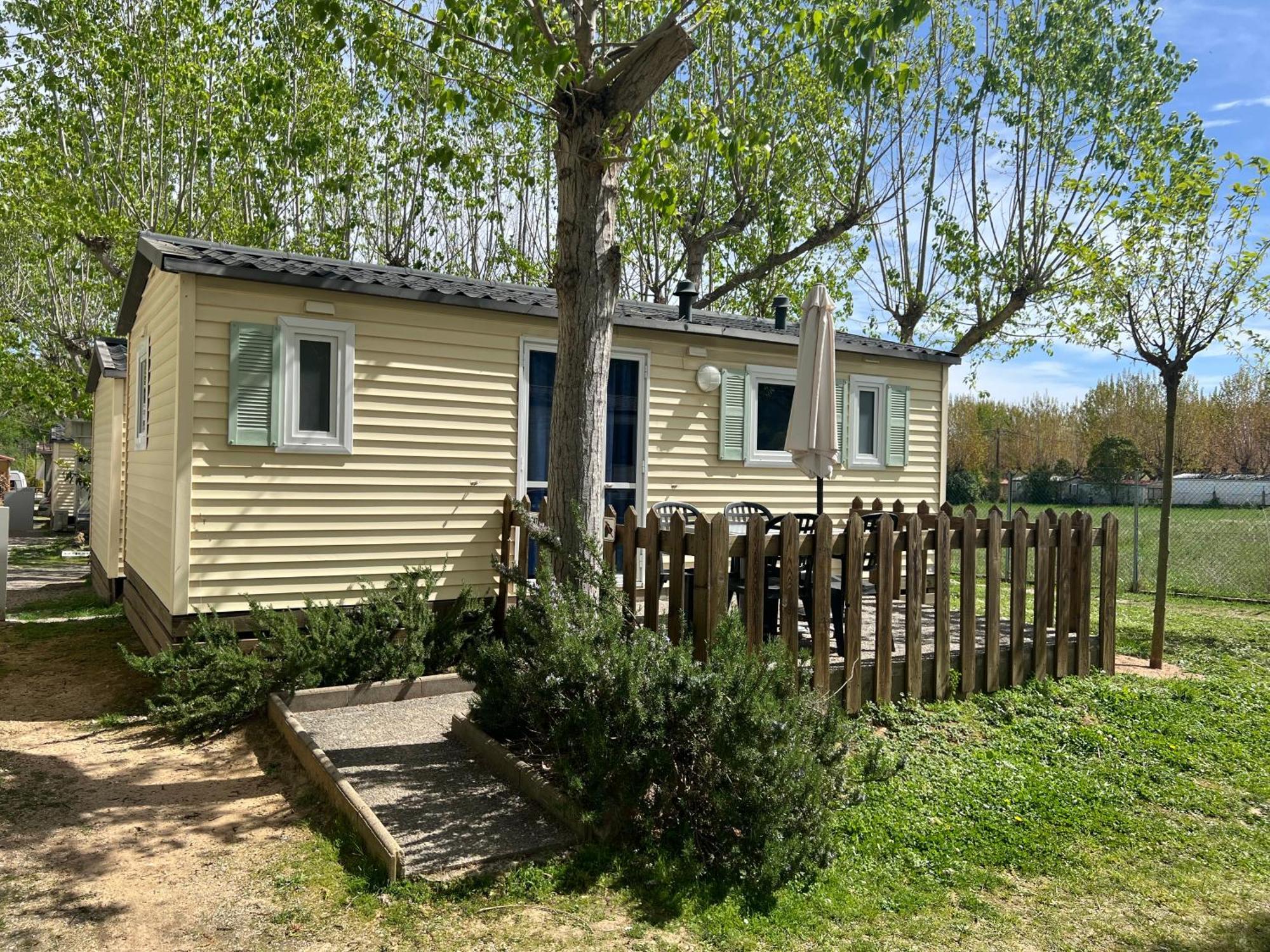 Camping Bungalow El Llac De Banyoles Porqueres 외부 사진