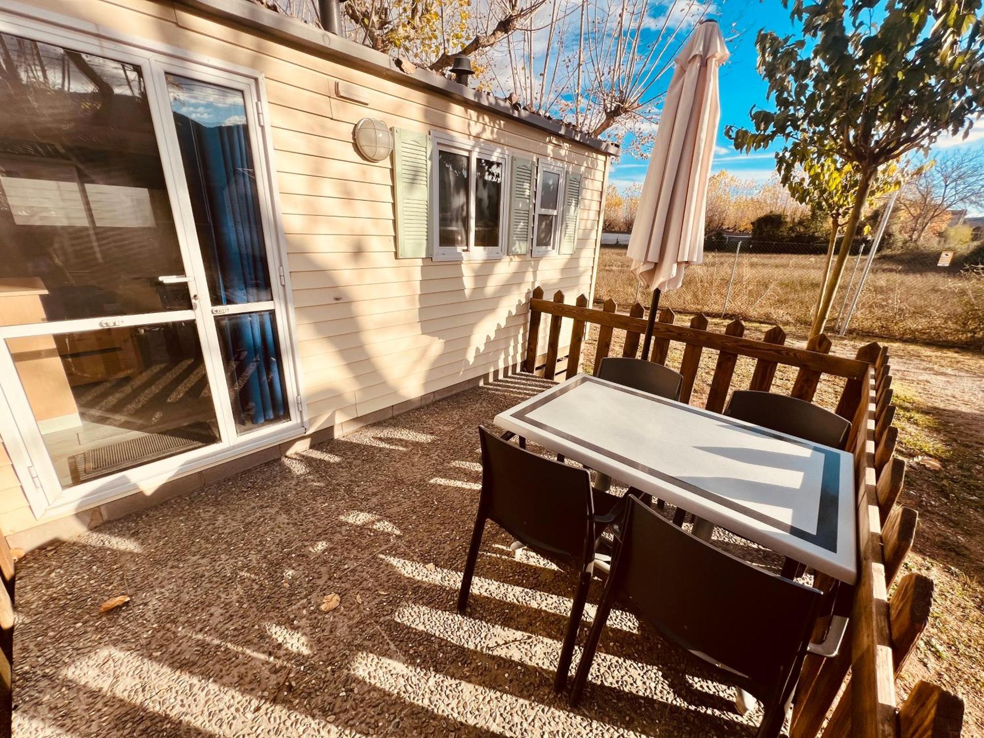 Camping Bungalow El Llac De Banyoles Porqueres 객실 사진